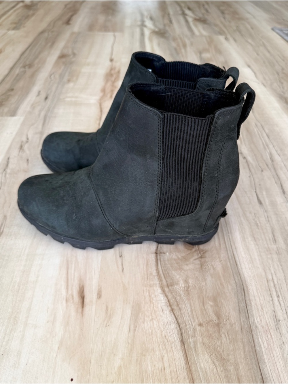 Sorel Joan of Arctic Black Suede Wedge Chelsea Boots - 9 - Lightly used